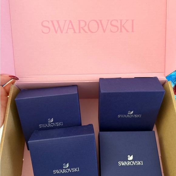 Rose Gold Rhinestone Apple Watch Case - Picture 3 of 5